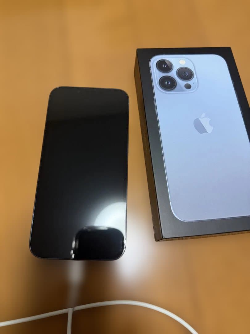 Apple iPhone 13 Proブルー　本体 箱　コンセント2本　付属付き