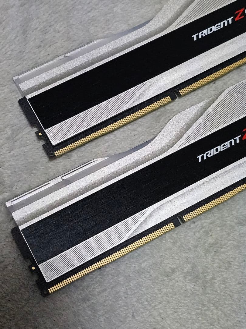 メモリー G.SKILL TRIDENT DDR5 6000 16GB x2 32GB