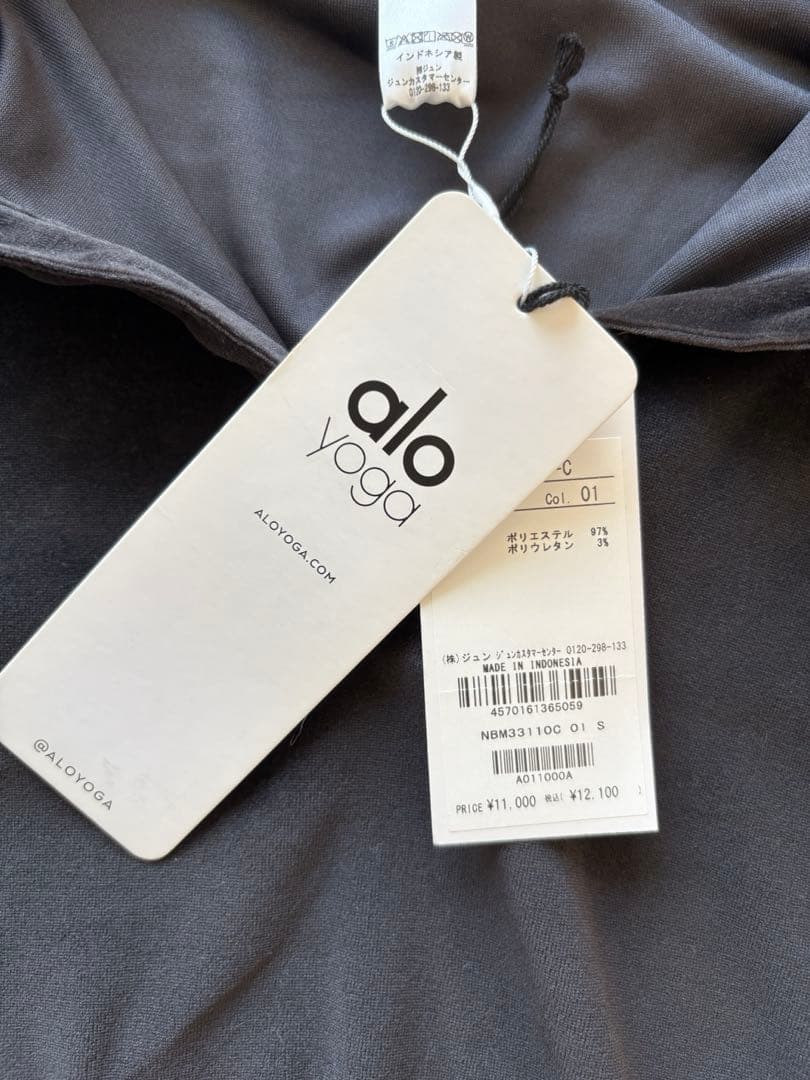 【新品】alo yoga クロップドポロシャツ