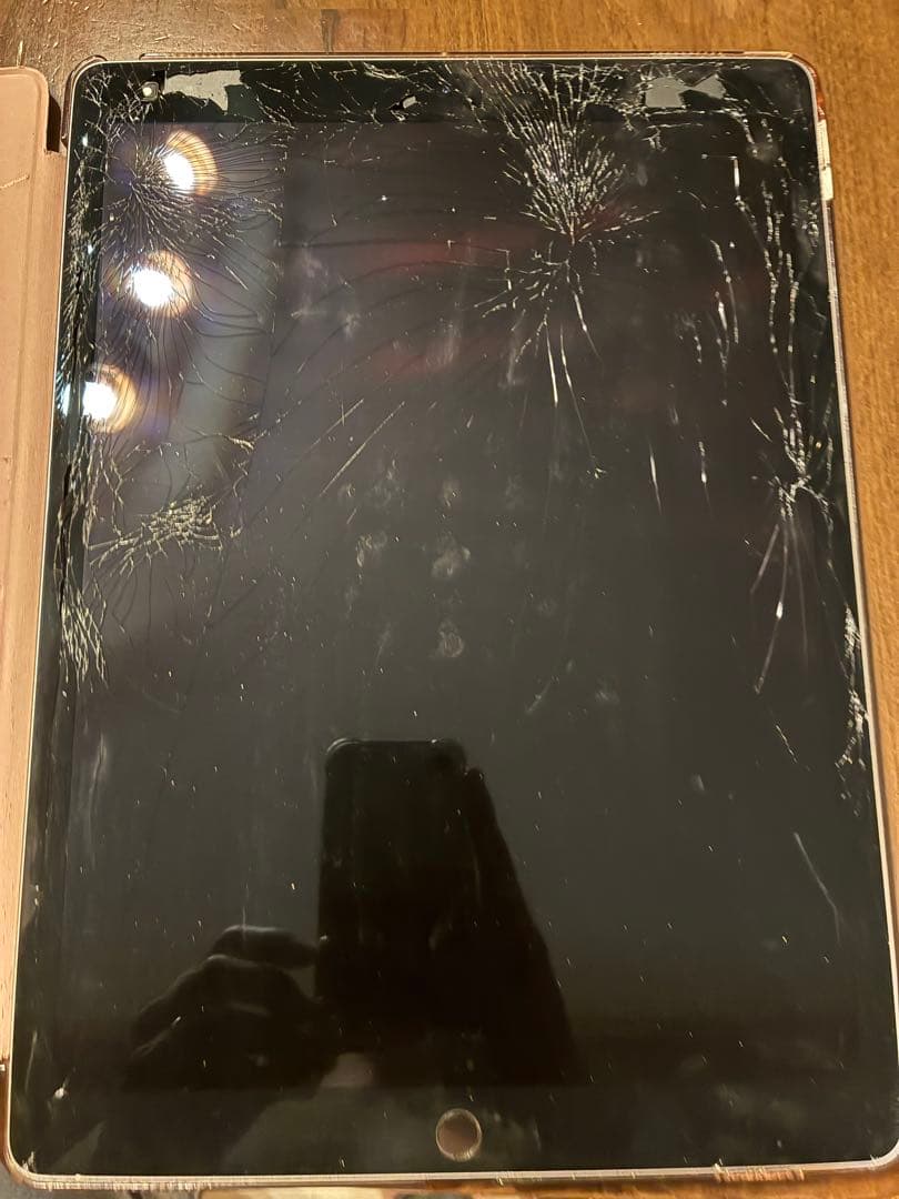 【激安】iPad 第二世代12.9インチ シルバー 画面にひび割れ【おまけ付き】