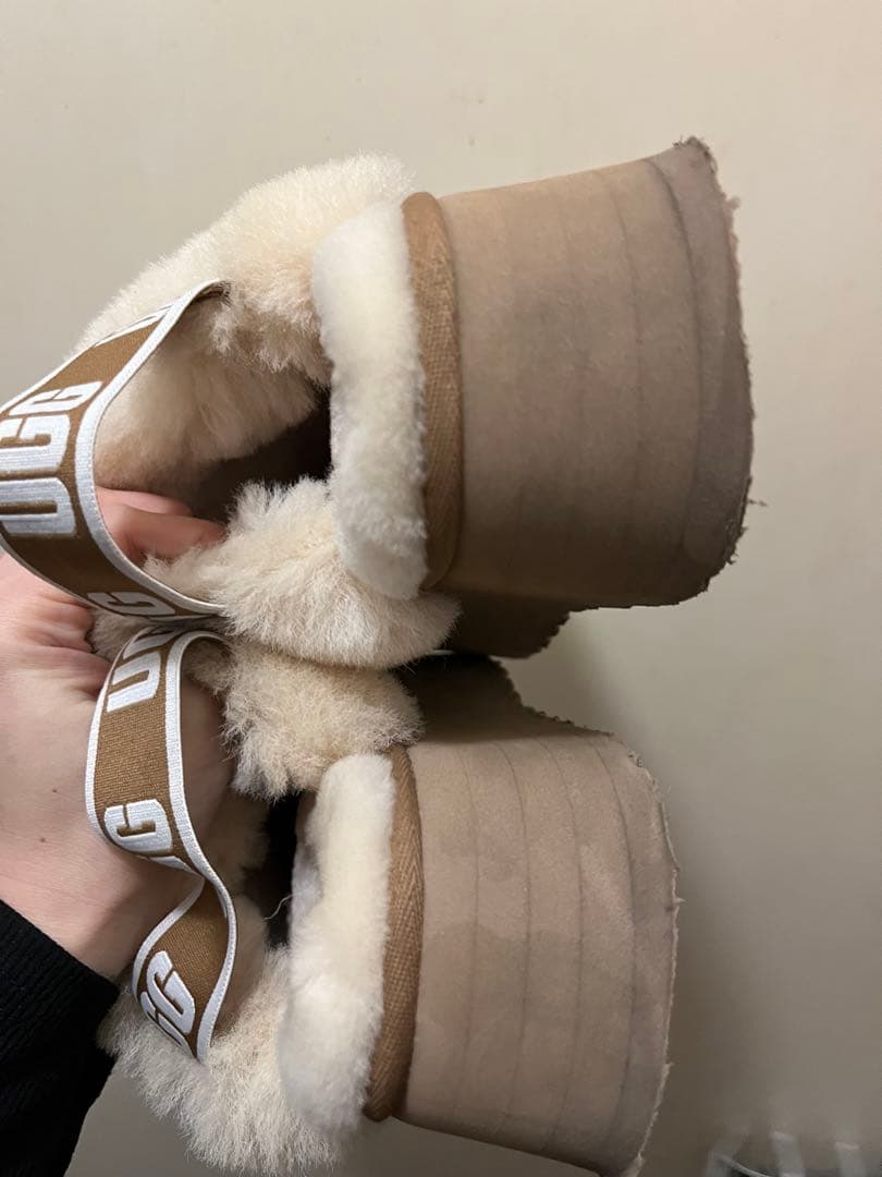 靴 UGG Funkette