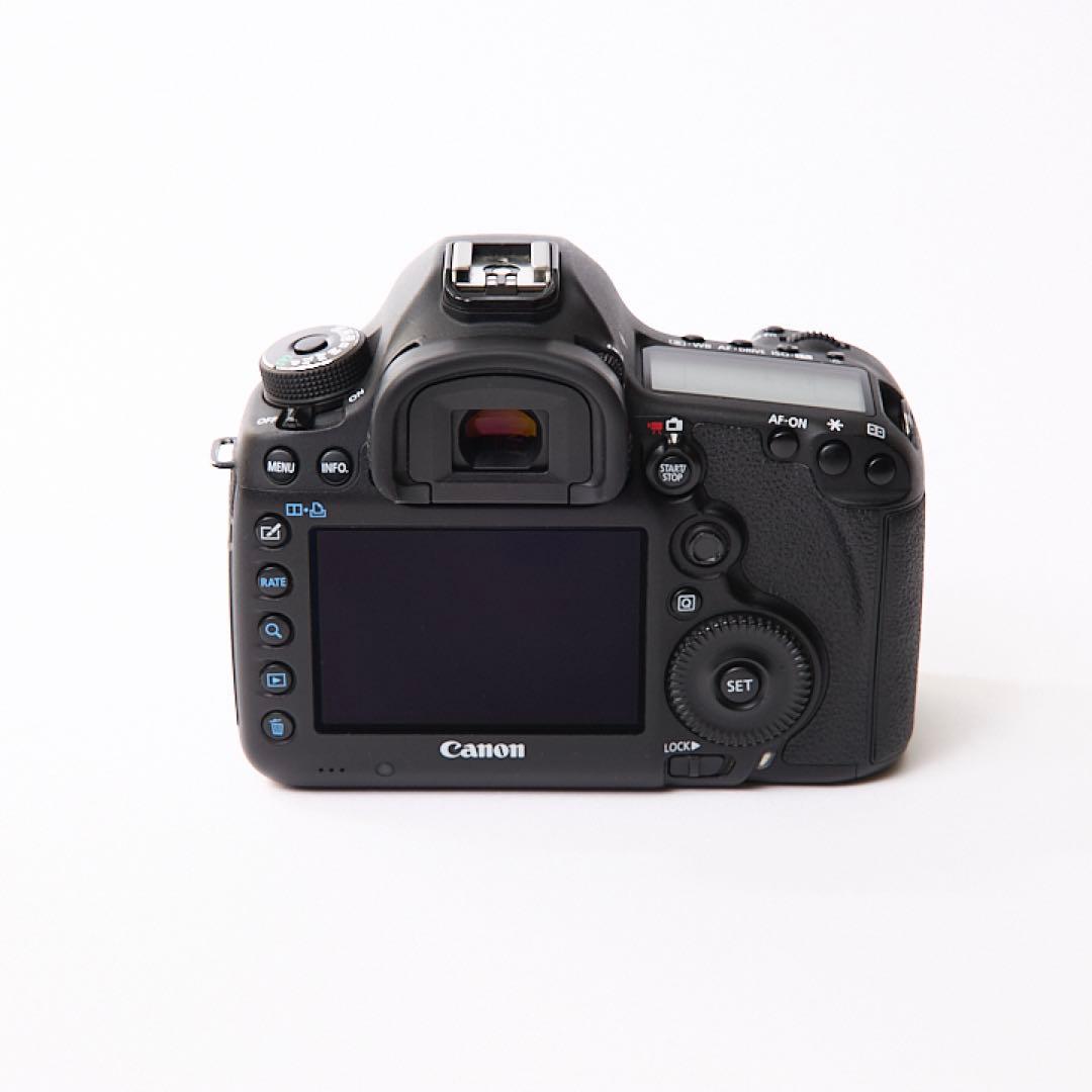 Canon EOS 5D Mark III 本体と付属品