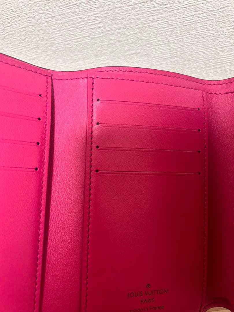 ルイヴィトン ポルトフォイユ カプシーヌ コンパクト ブラック 折り財布