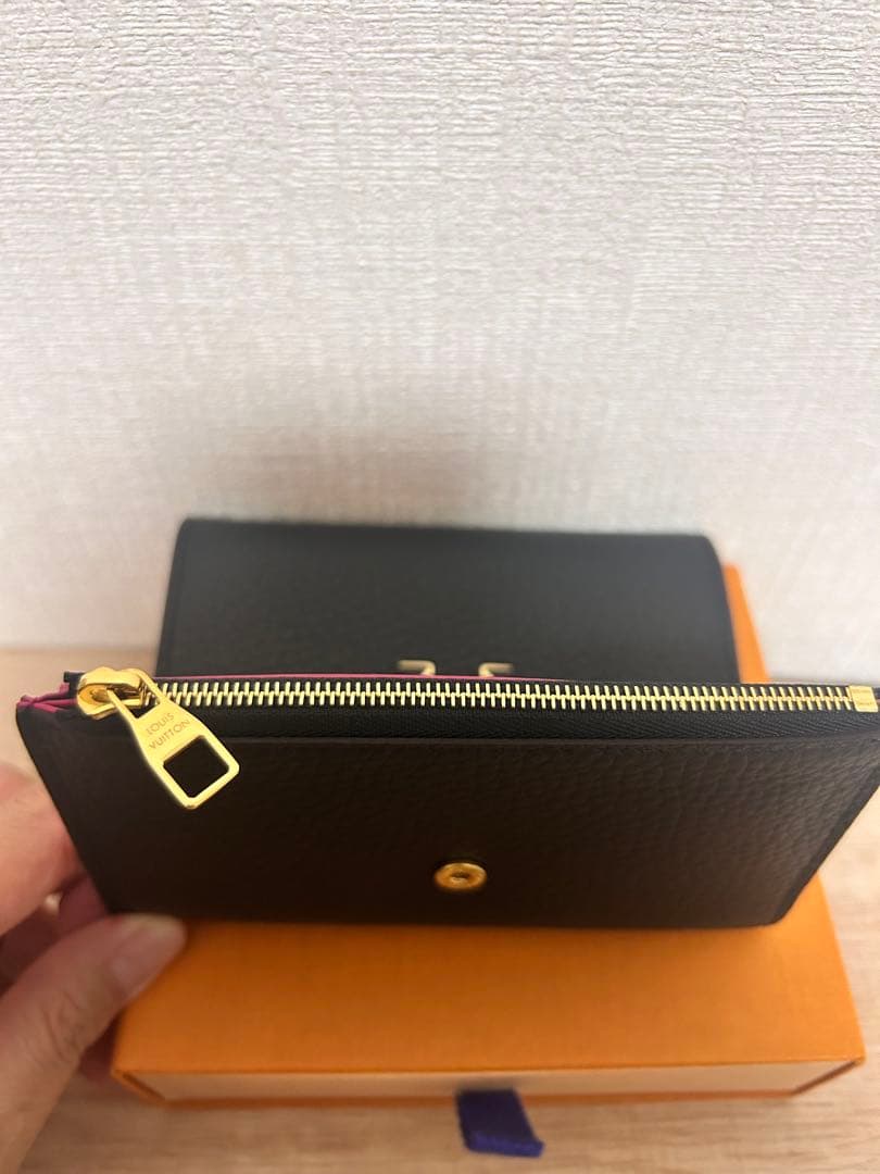ルイヴィトン ポルトフォイユ カプシーヌ コンパクト ブラック 折り財布