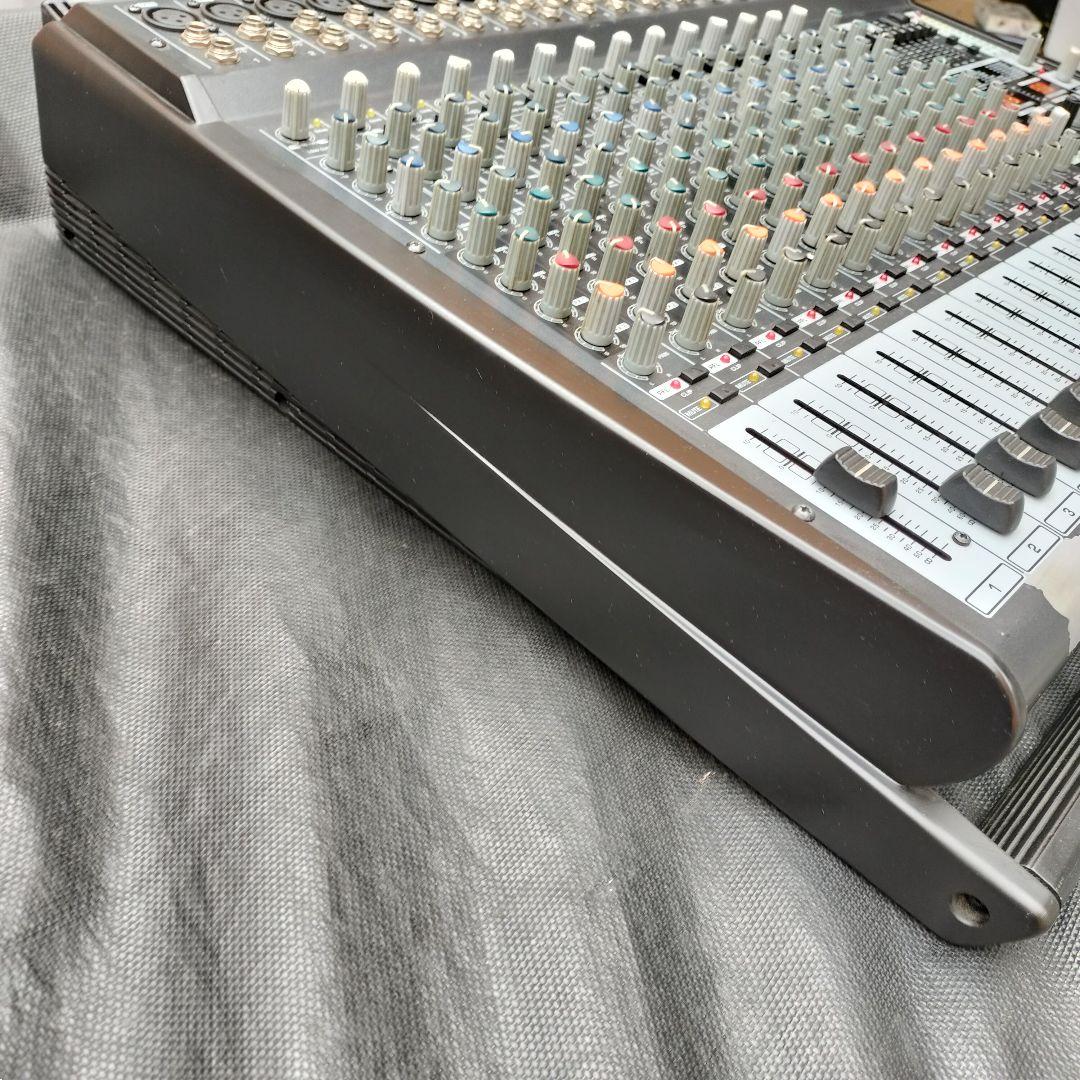 Behringer Europower PMP6000 パワードミキサー