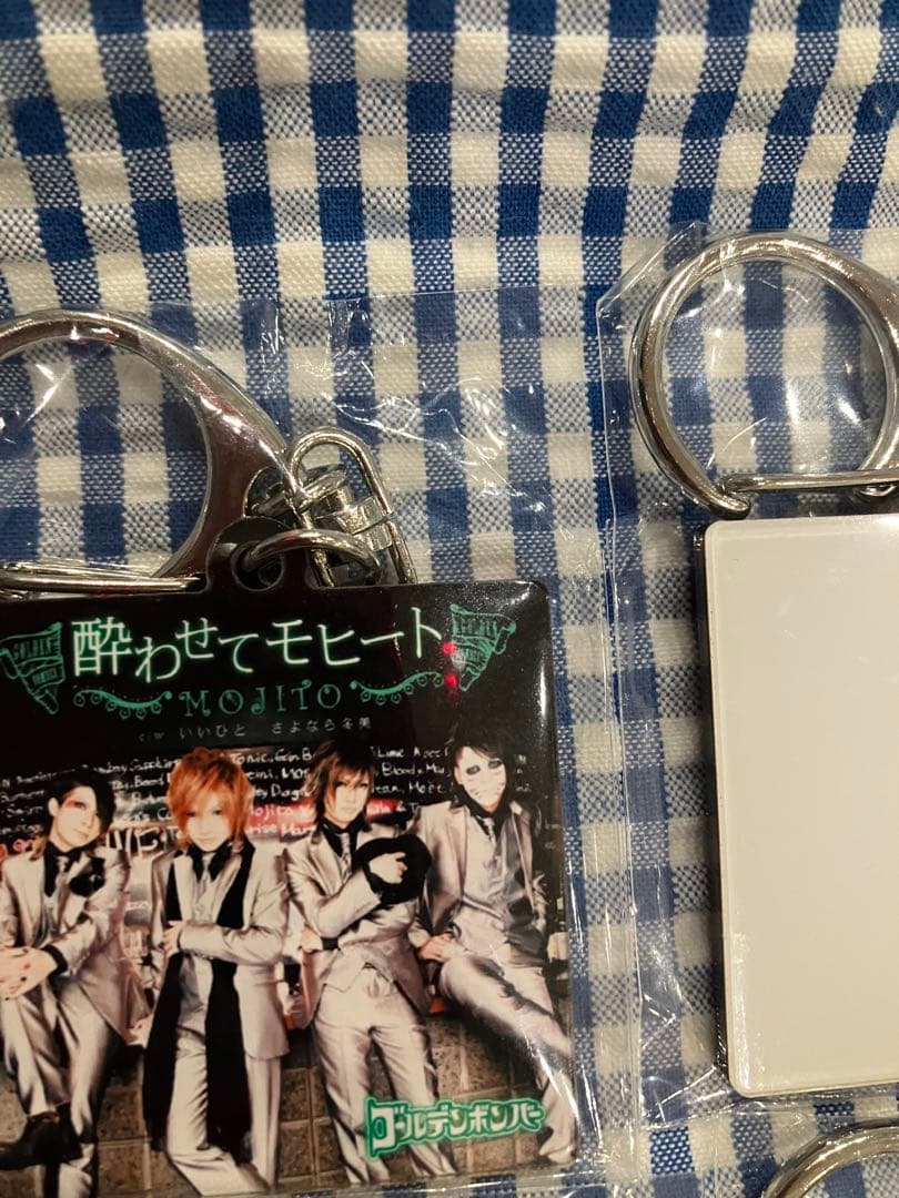ゴールデンボンバー 衣装展 ガチャ 旧作新作 ガチャ アルバム盤面キーホルダー