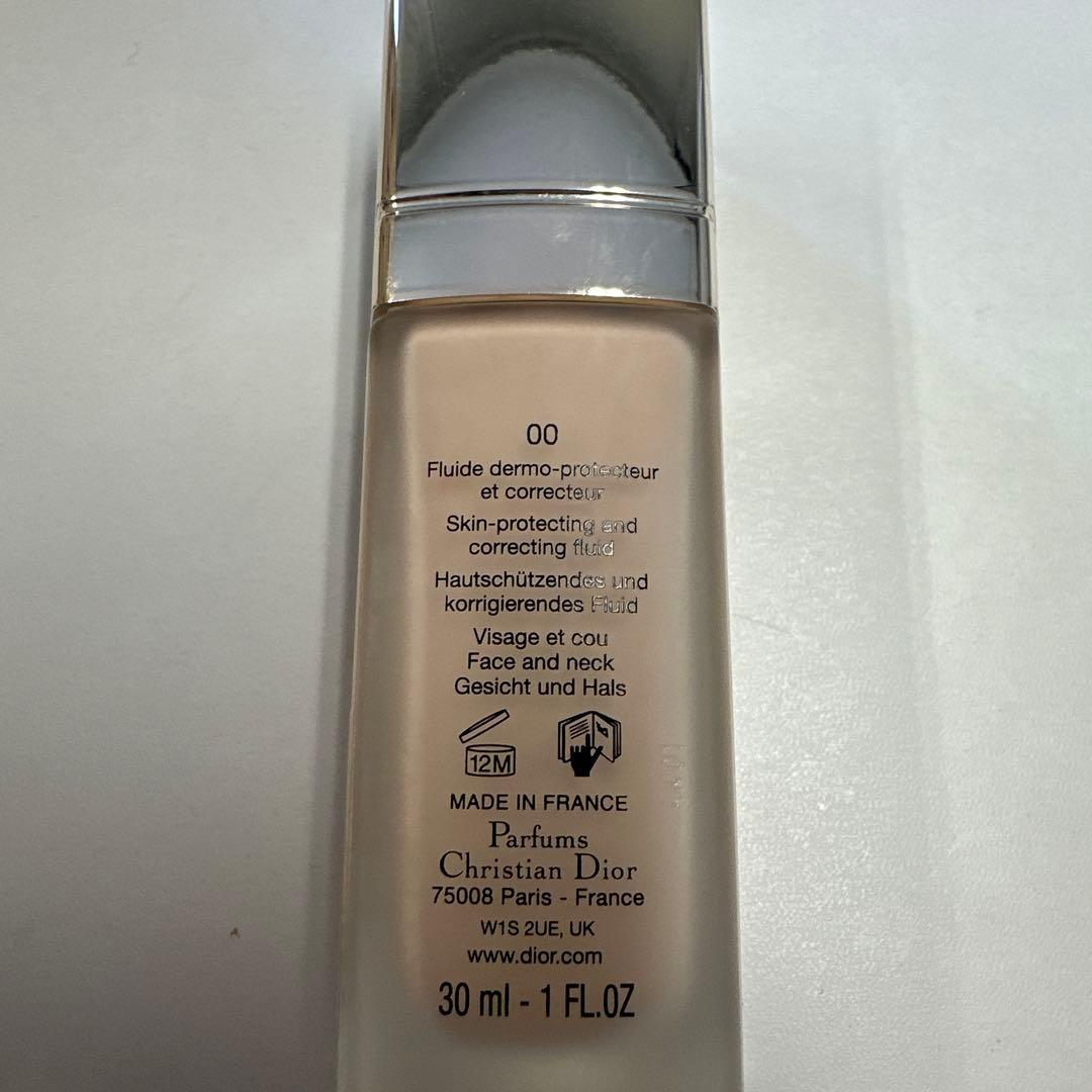 ディオール　プレステージホワイトルプロテクターUVルミエールBB 00 30ml