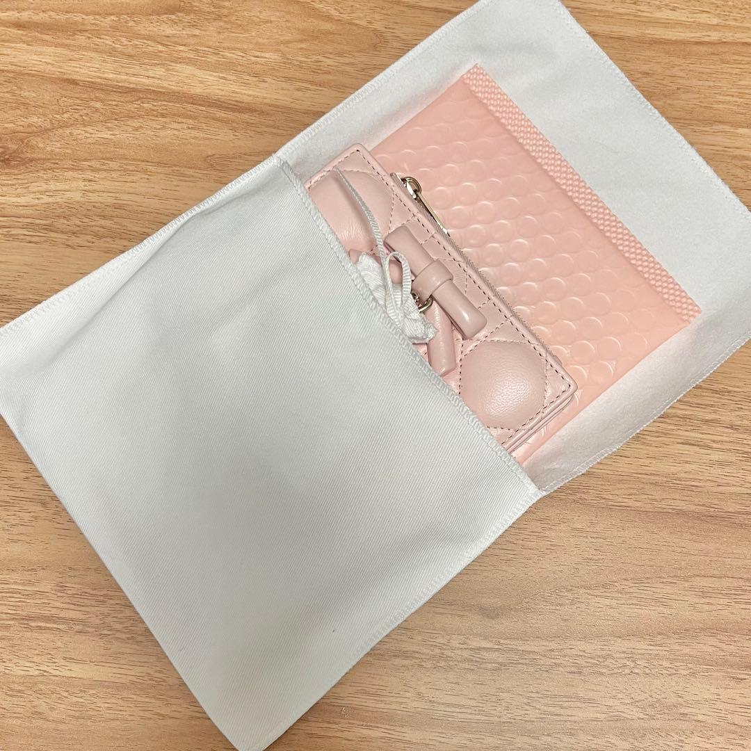 【極美品】【新作】Dior ピンクキルティング二つ折り財布2026 ノベルティ付