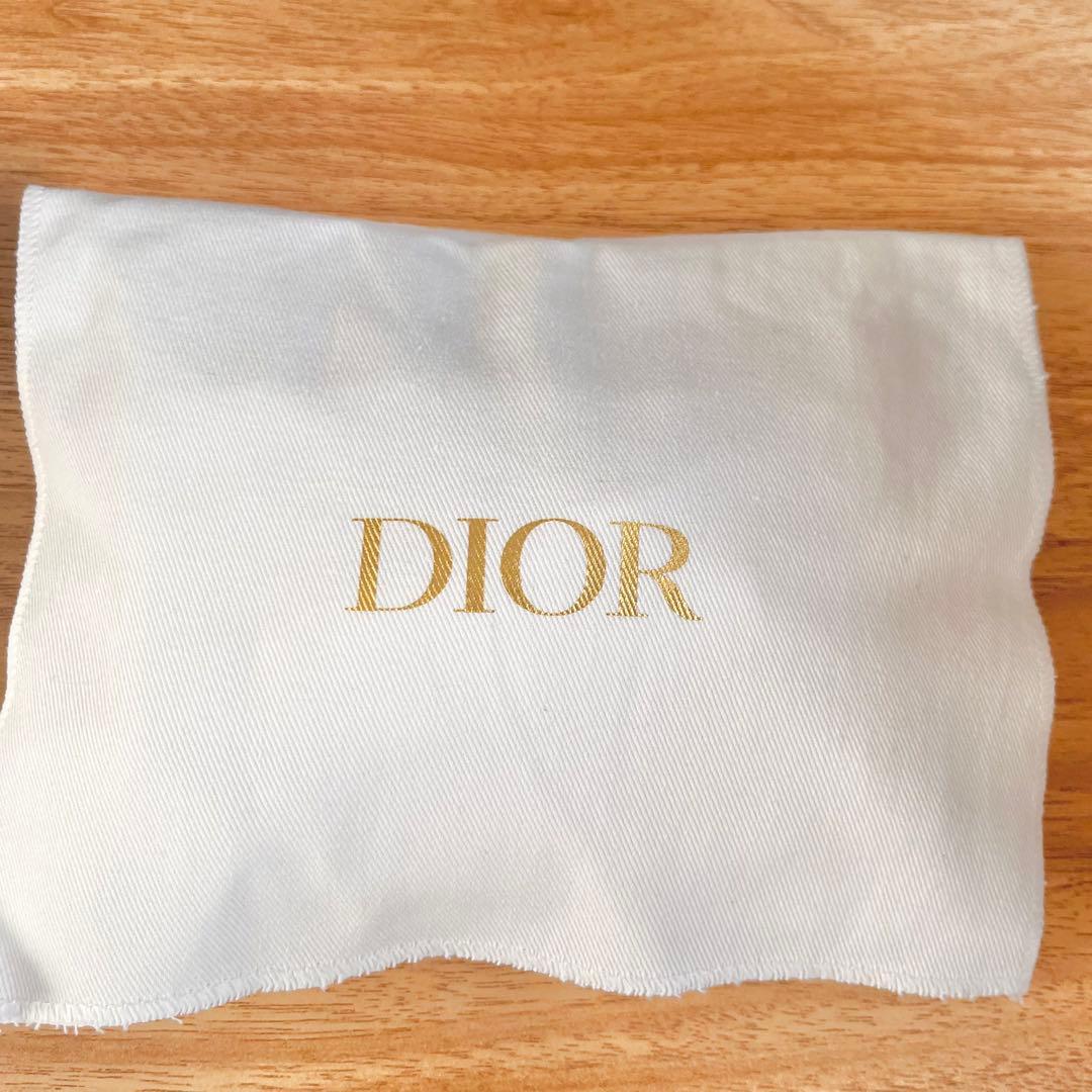 【極美品】【新作】Dior ピンクキルティング二つ折り財布2026 ノベルティ付