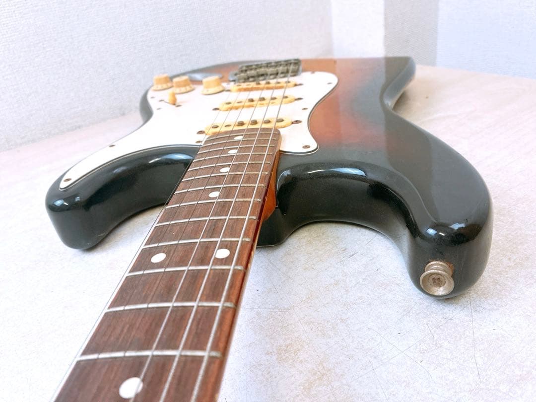 a*6様 Fender STRATOCASTERフェンダージャパン フジゲン製?