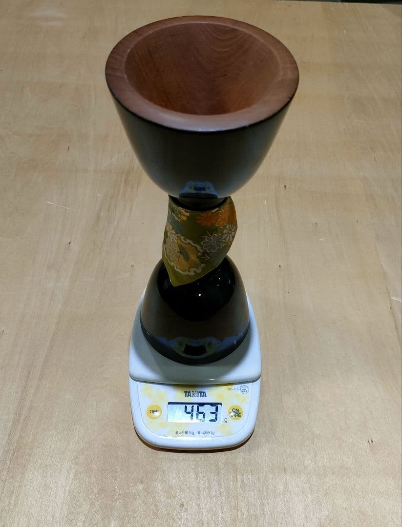 小鼓の胴と古い皮と紐