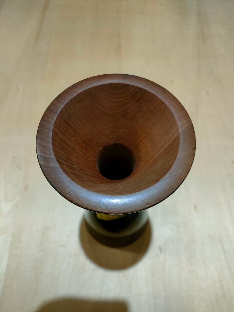 小鼓の胴と古い皮と紐