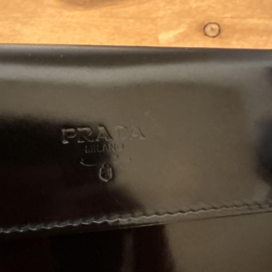 PRADA エナメル　二つ折り財布　ブラック