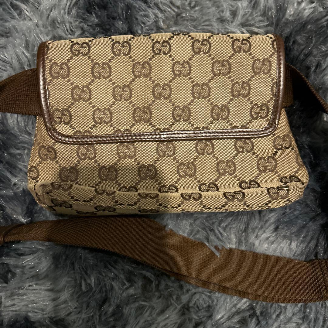 GUCCI GGキャンバス ボディバッグ