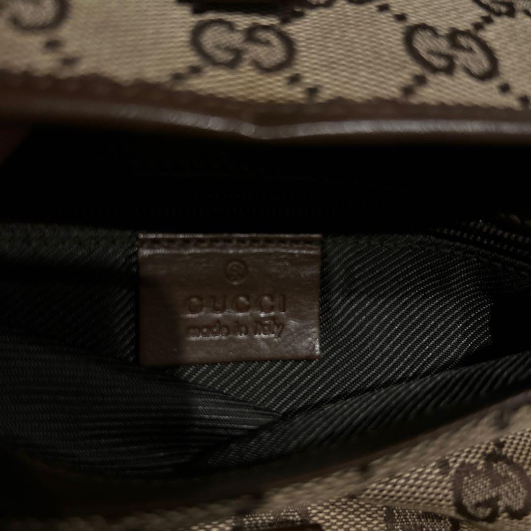 GUCCI GGキャンバス ボディバッグ