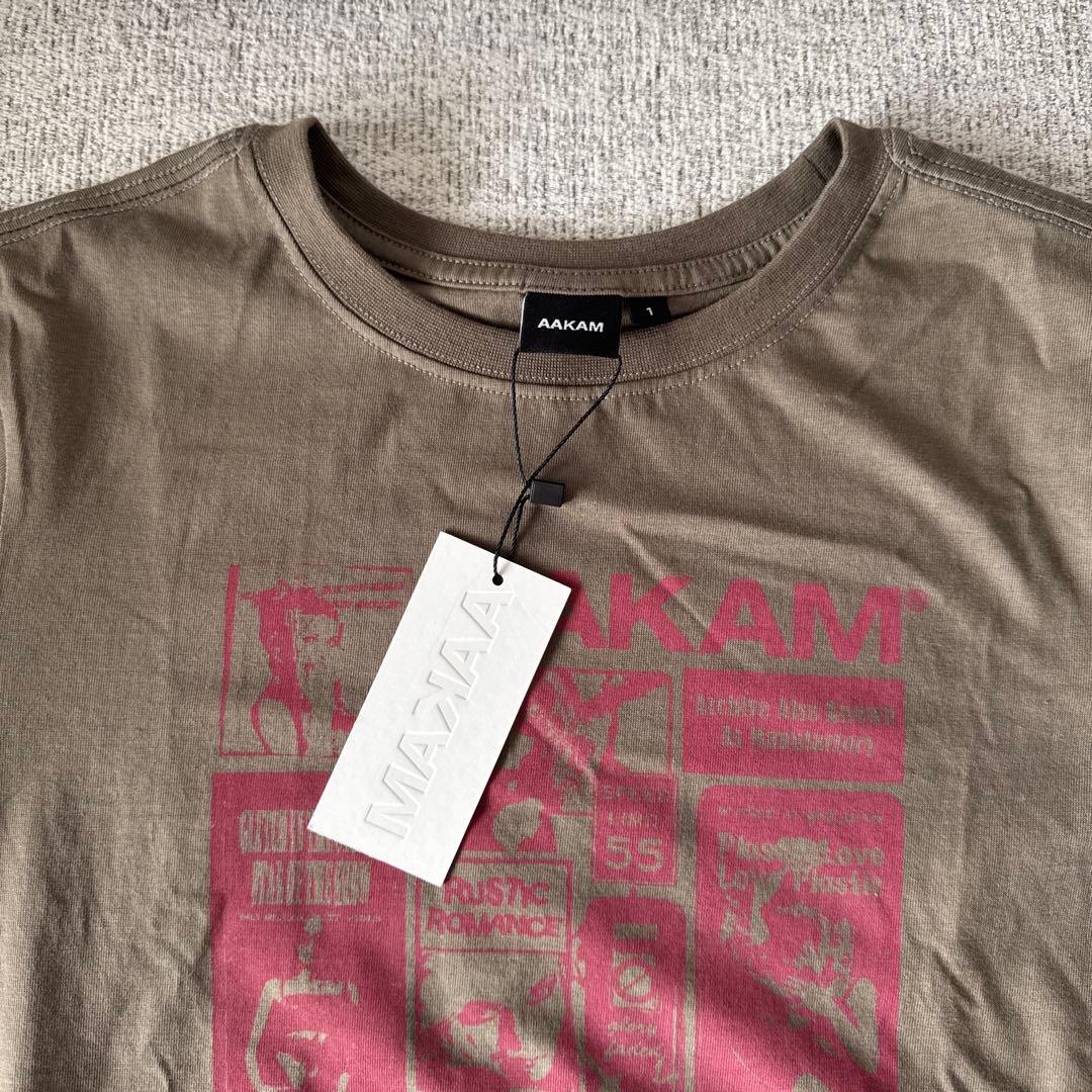 トップス AAKAM Collage Artwork Half Top (Khaki)