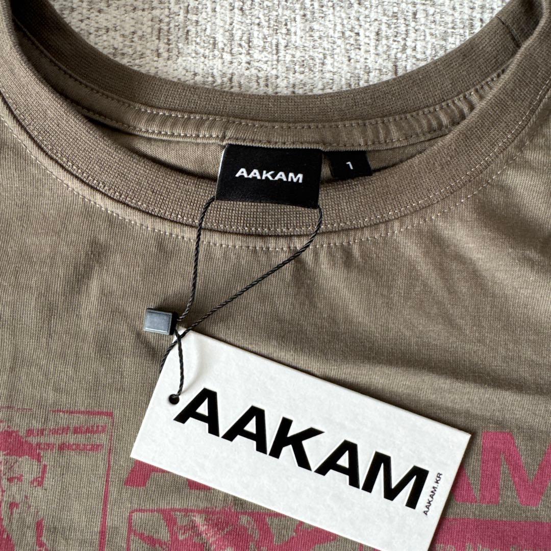 トップス AAKAM Collage Artwork Half Top (Khaki)