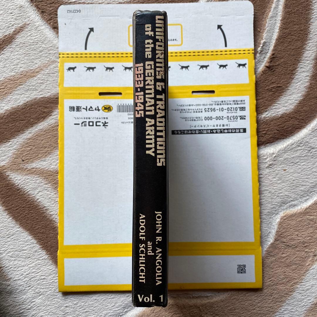 ドイツ国防軍制服解説書　洋書