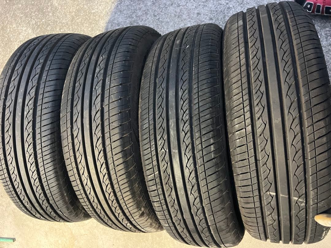 215/70R15 タイヤ 4本セット 美品