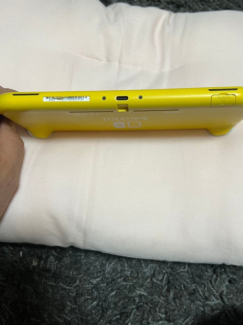 Nintendo Switch Lite イエロー 画面ひびあり