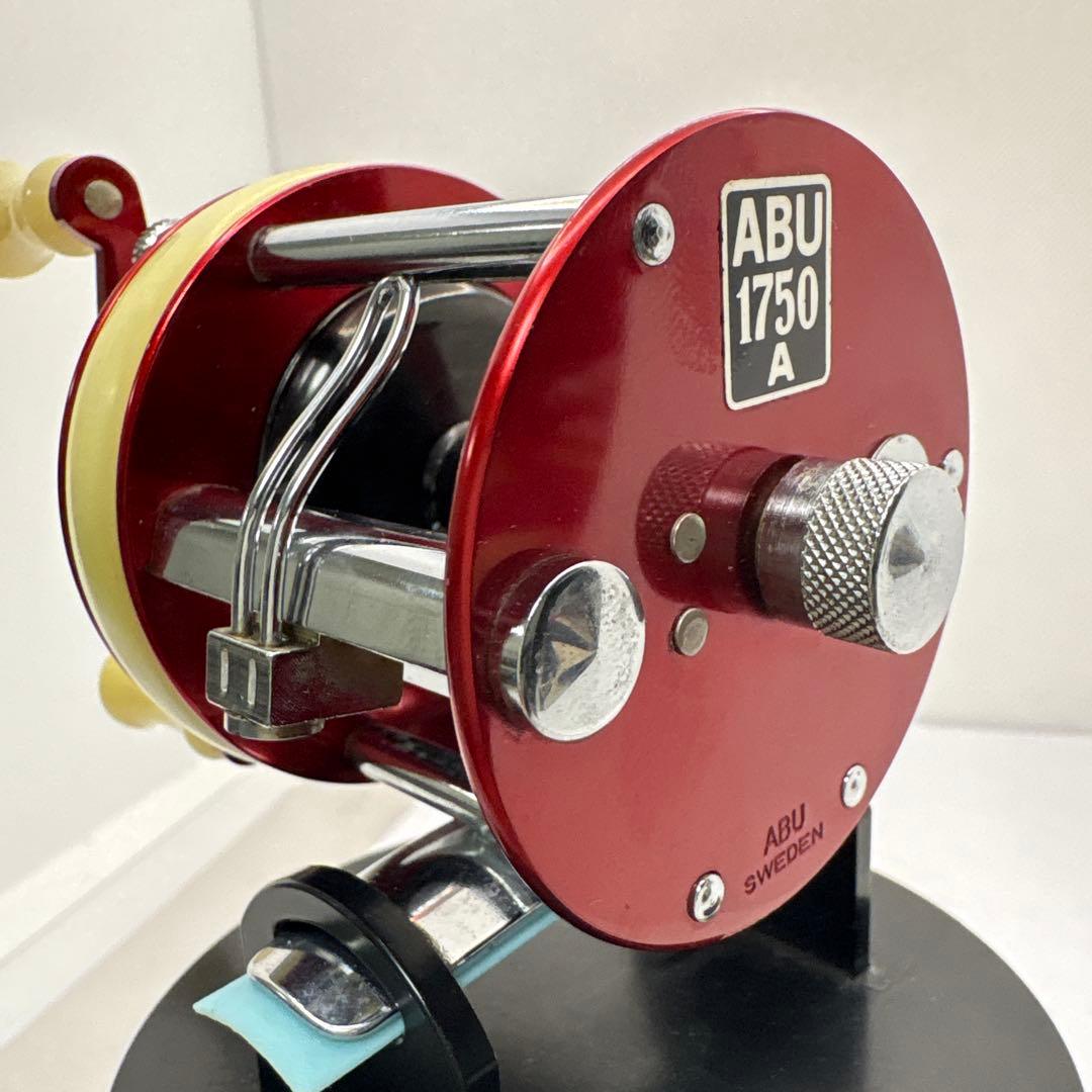 ABU 1750 A ベイトリール 赤/クリーム