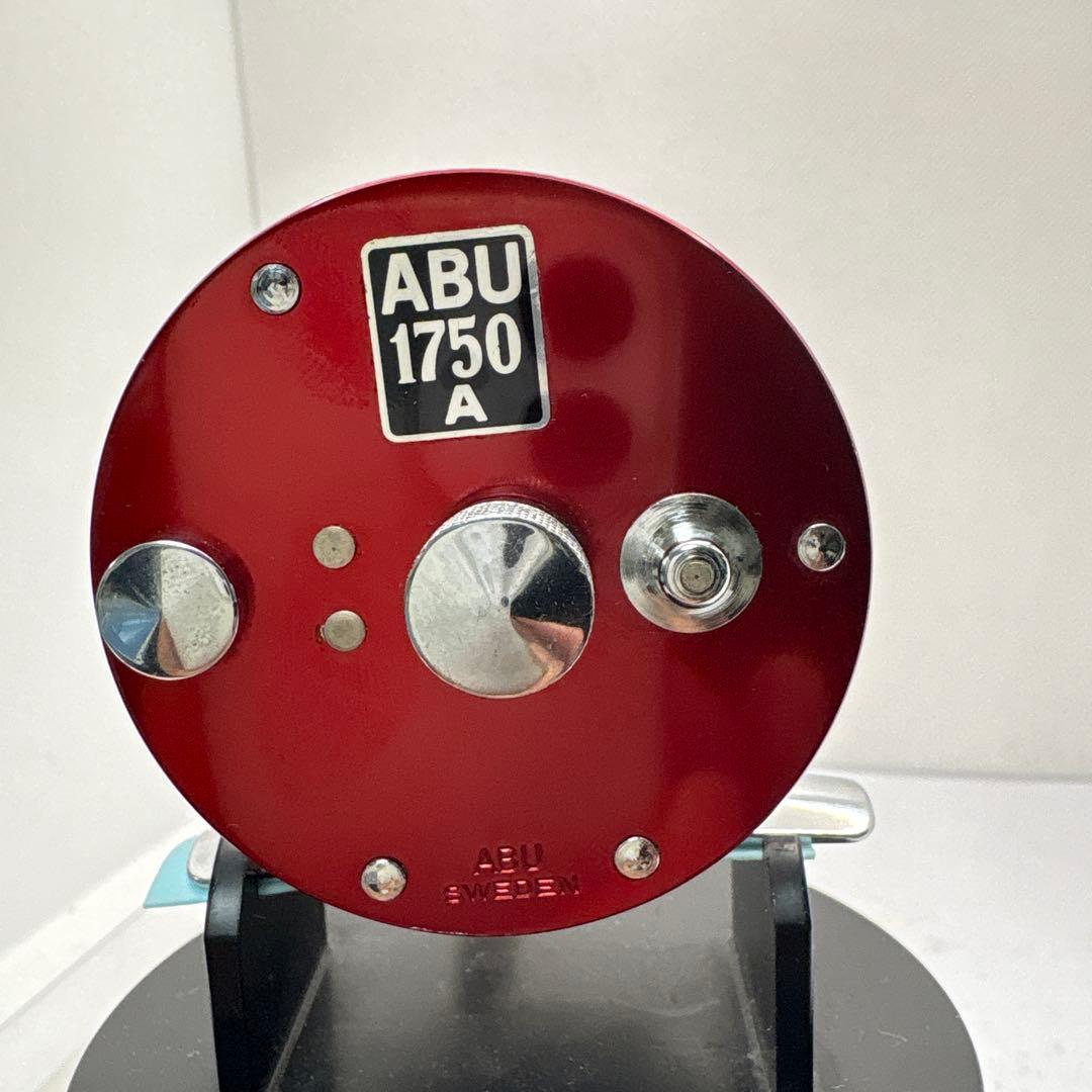 ABU 1750 A ベイトリール 赤/クリーム