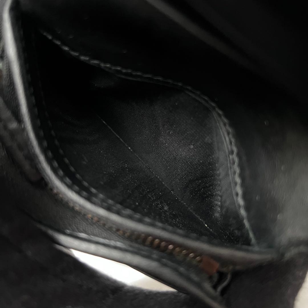 ◇激レア美品◇グッチ　キャットヘッド×シマレザー　コンパクト折り財布　ブラック