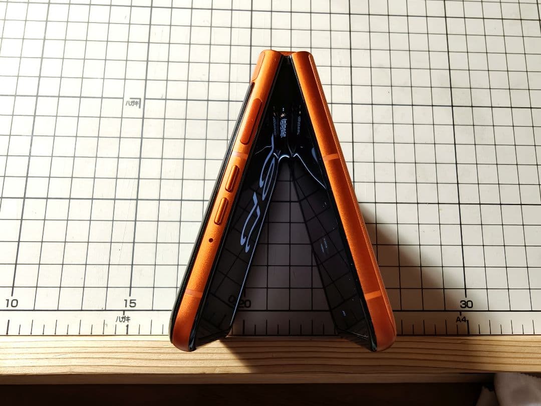 【値引】Motorola razr 50 オレンジ　液晶漏　外側美品　目黒蓮CM