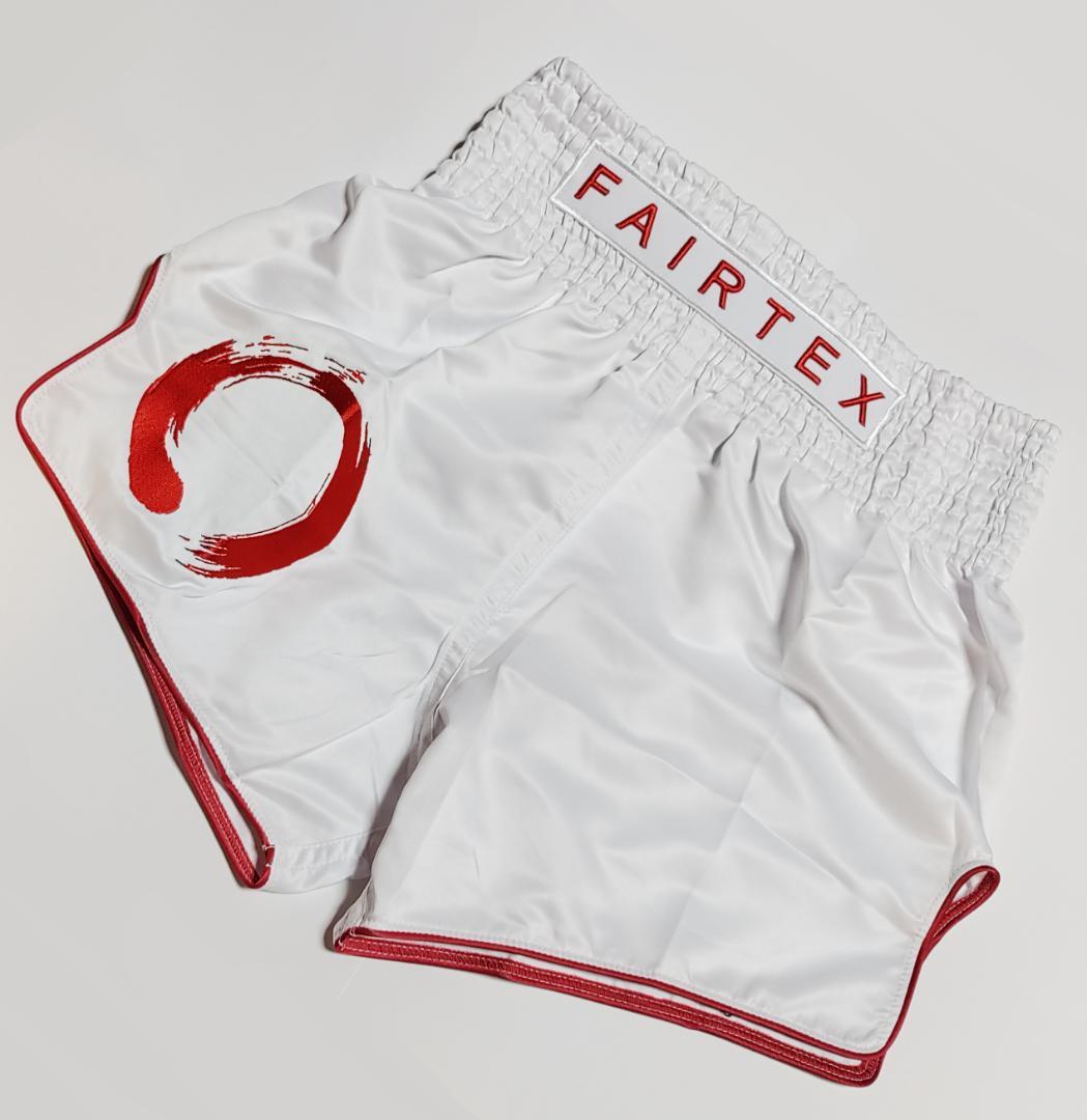 【Fairtex】ムエタイ トランクス ホワイト サイズ M　レッド円型刺繍付き