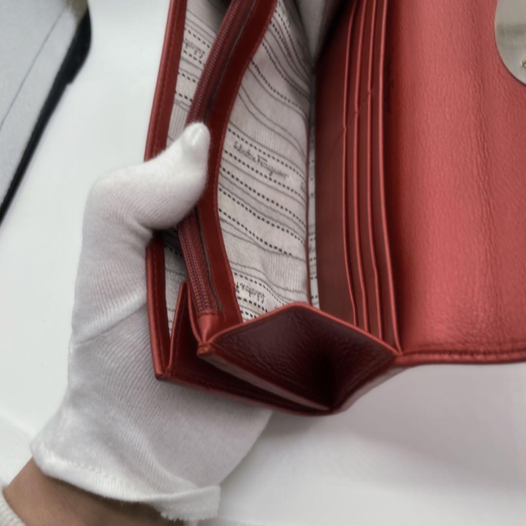 【美品】SalvatoreFerragamoフェラガモ 二ッ折　長財布　赤