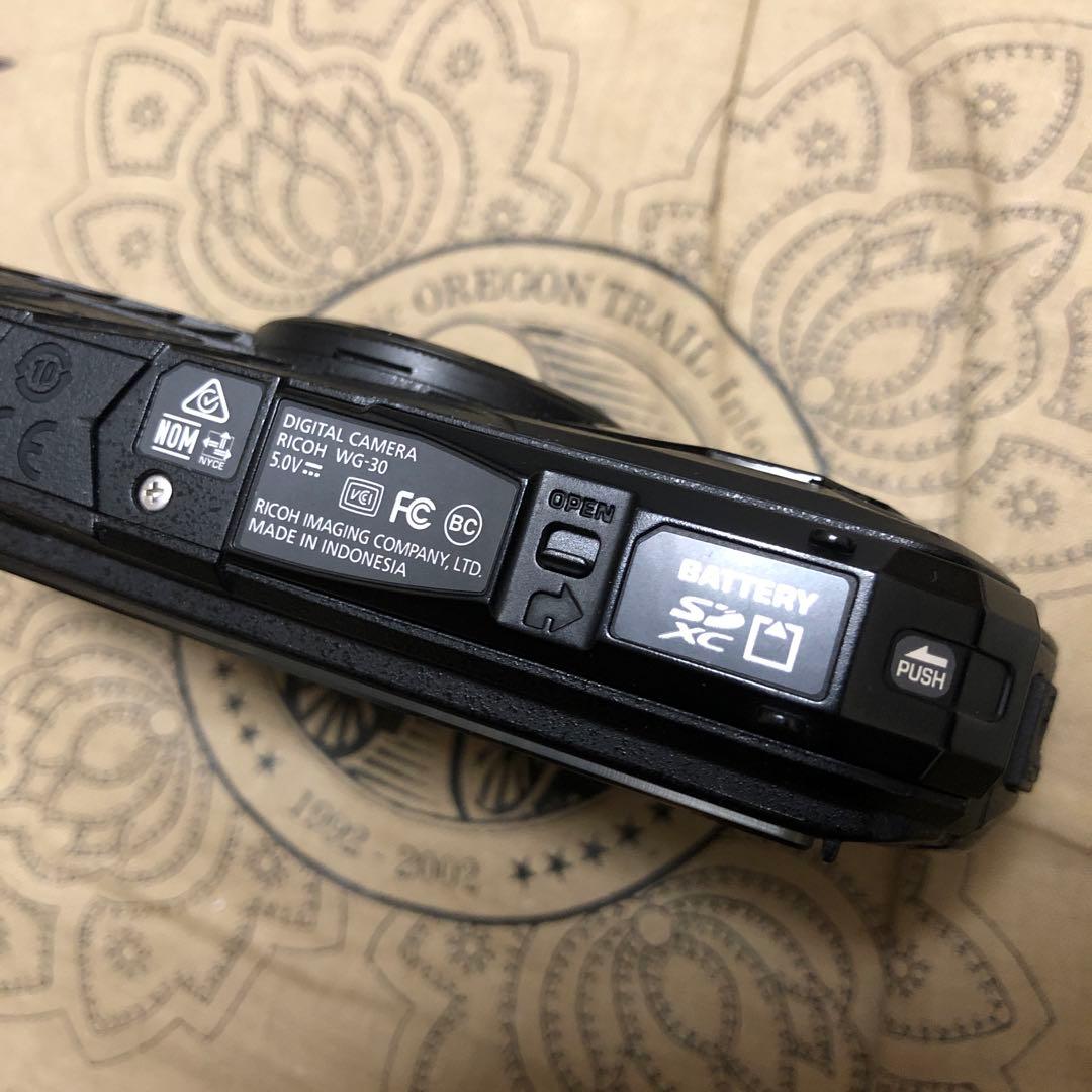 完品 RICOH WG-30 防水 防塵 耐衝撃 デジカメ コンデジ 美品