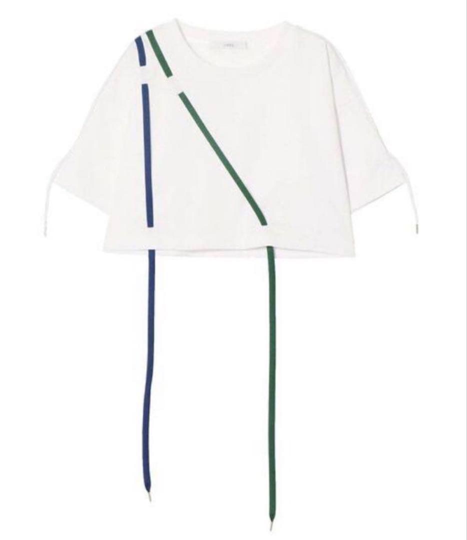 un3d. ワイトクロップドTシャツ