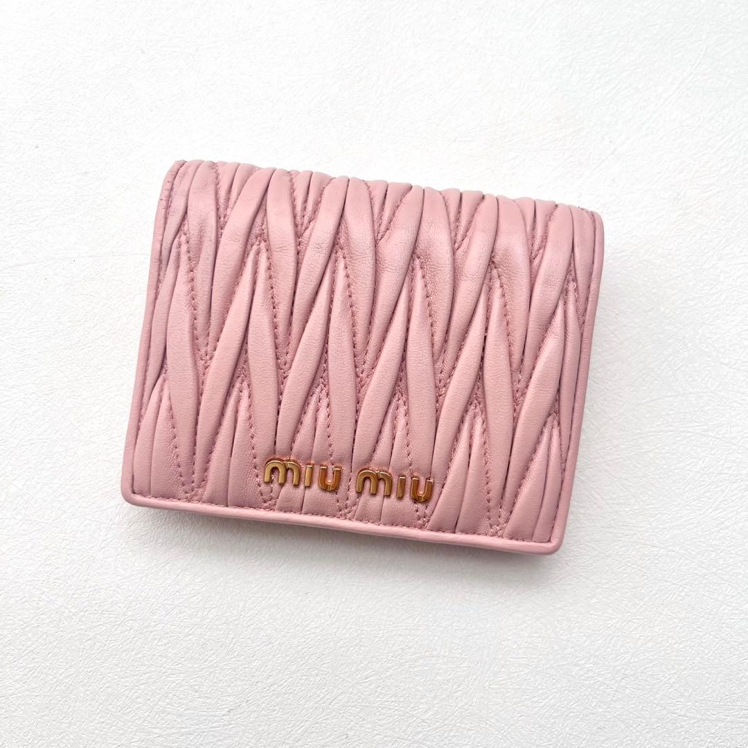 大人気 miu miu ミュウミュウ マテラッセ 二つ折り財布　0315-④