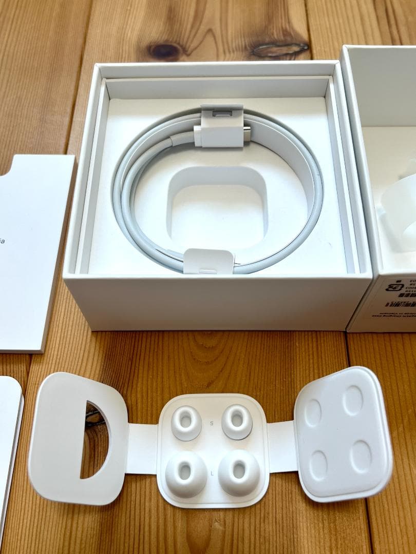 AirPods Pro (第1世代) A2084 ＋ 耐衝撃シリコンケース付き