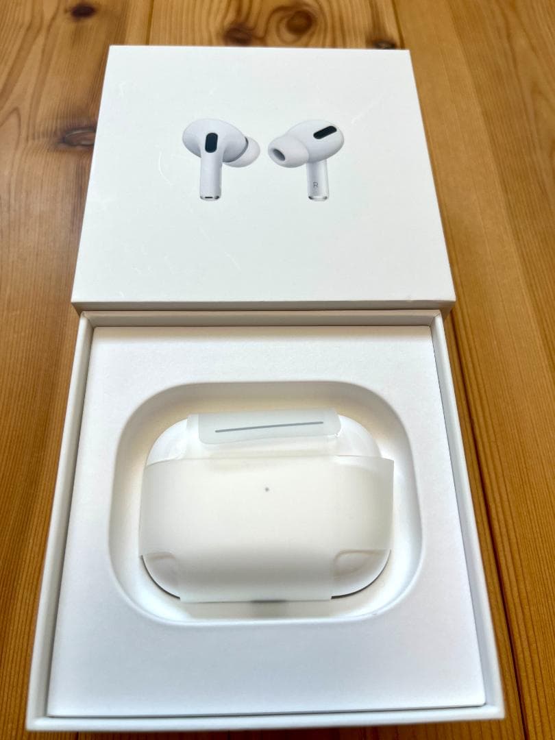 AirPods Pro (第1世代) A2084 ＋ 耐衝撃シリコンケース付き
