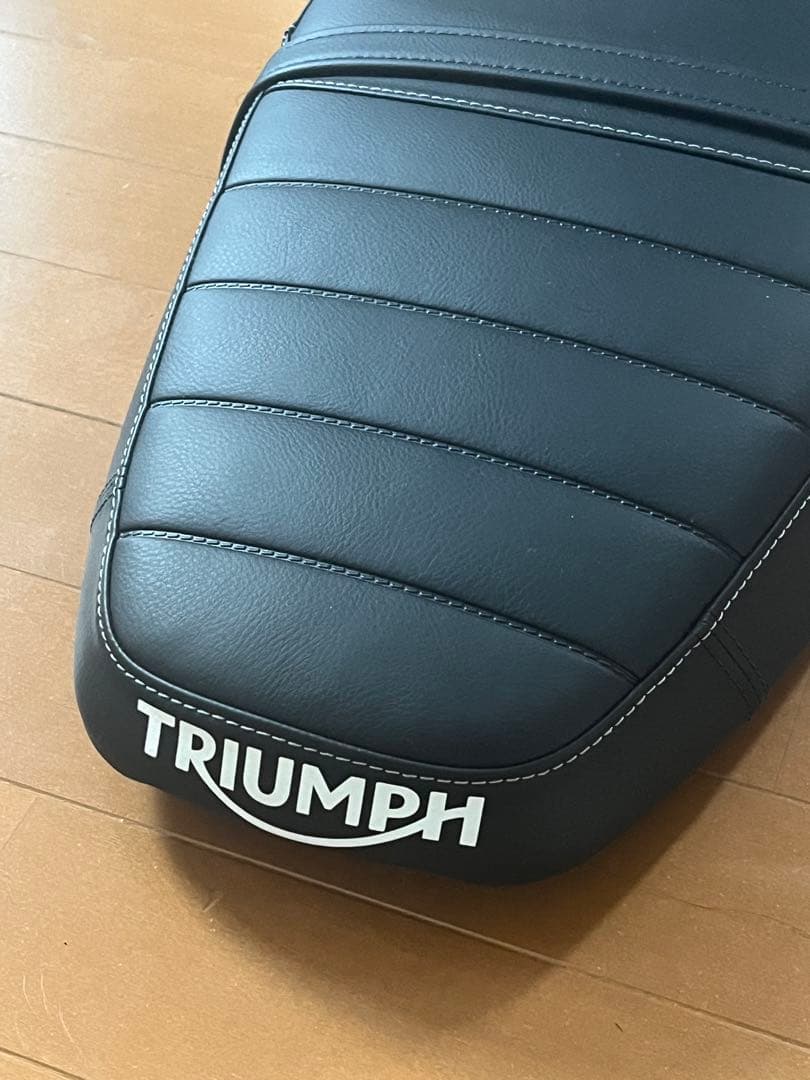 トライアンフ　スピードツイン900 2025年式　純正シート
