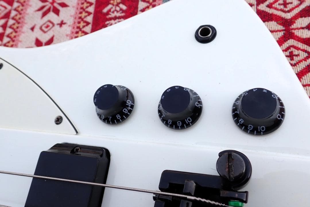 hxm1126 エレキベース Epiphone Thunderbird ホワイト