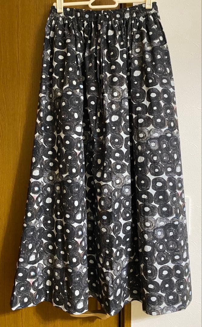 美品ヘラルボニー　フロントギャザースカート「（無題）（丸）」
