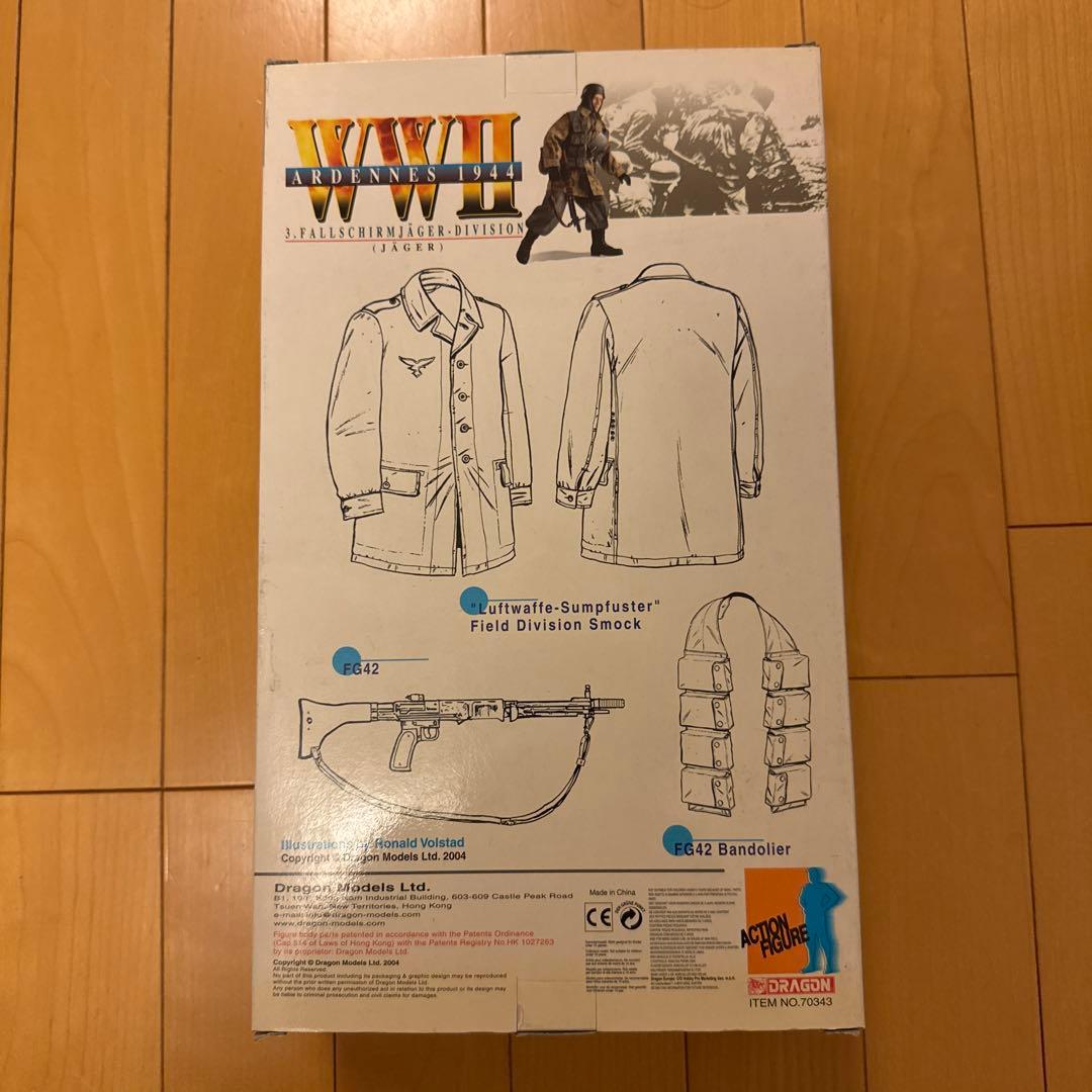 ドラゴンモデルズ　1/6WW2ドイツ軍降下猟兵アクションフィギュア　コートおまけ
