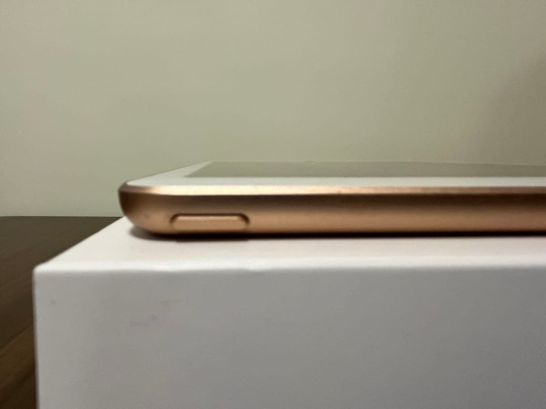 Apple iPad (第8世代) ゴールド 32GB