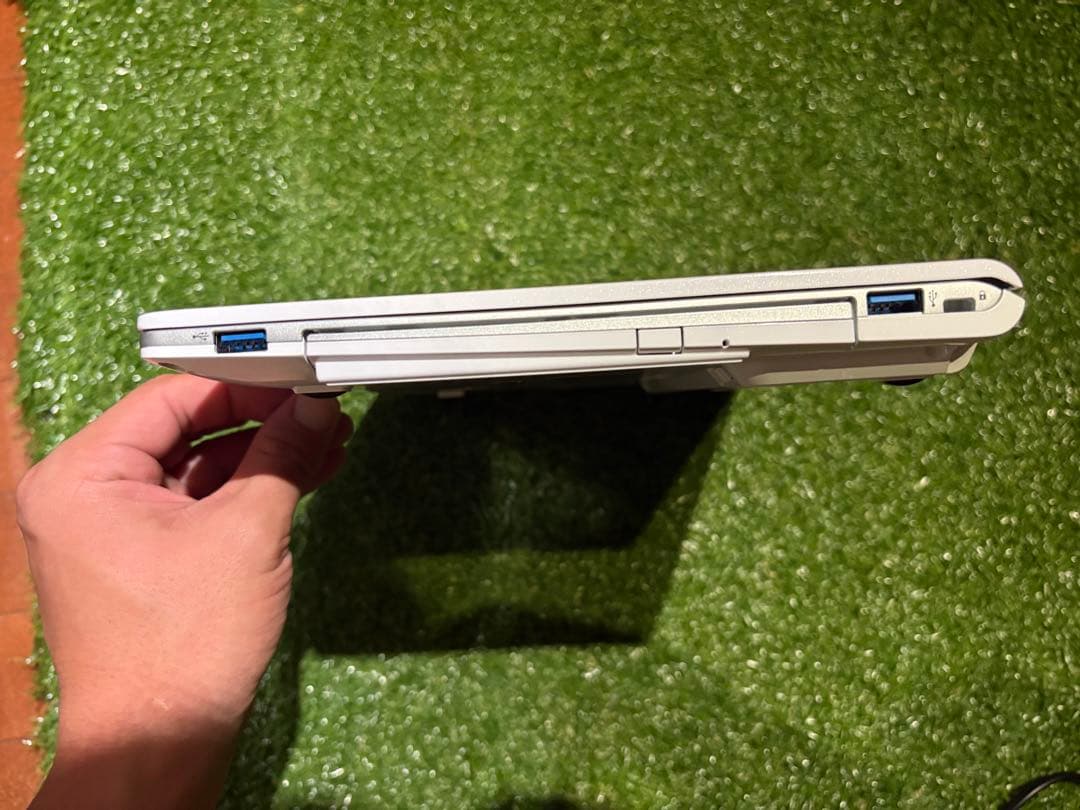 富士通LIFEBOOK SH75/B1 ノートPC 本体