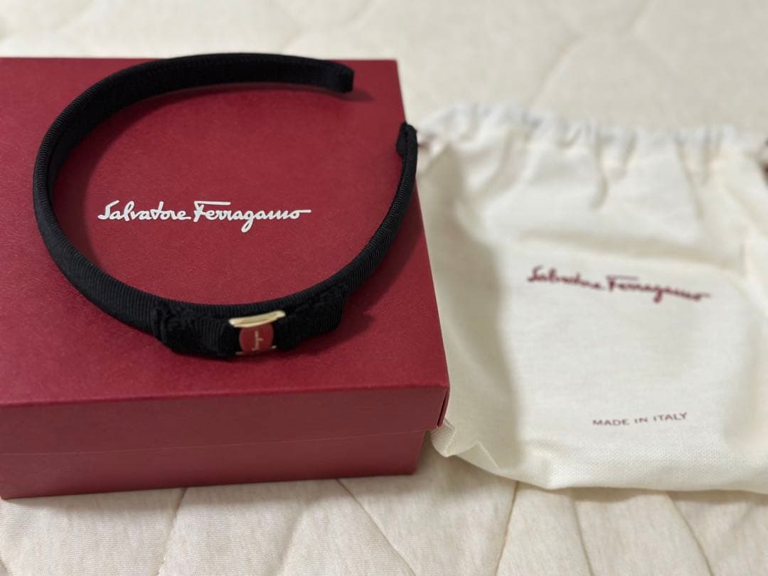 【新品未使用】Salvatore Ferragamo ブラックヘアバンド