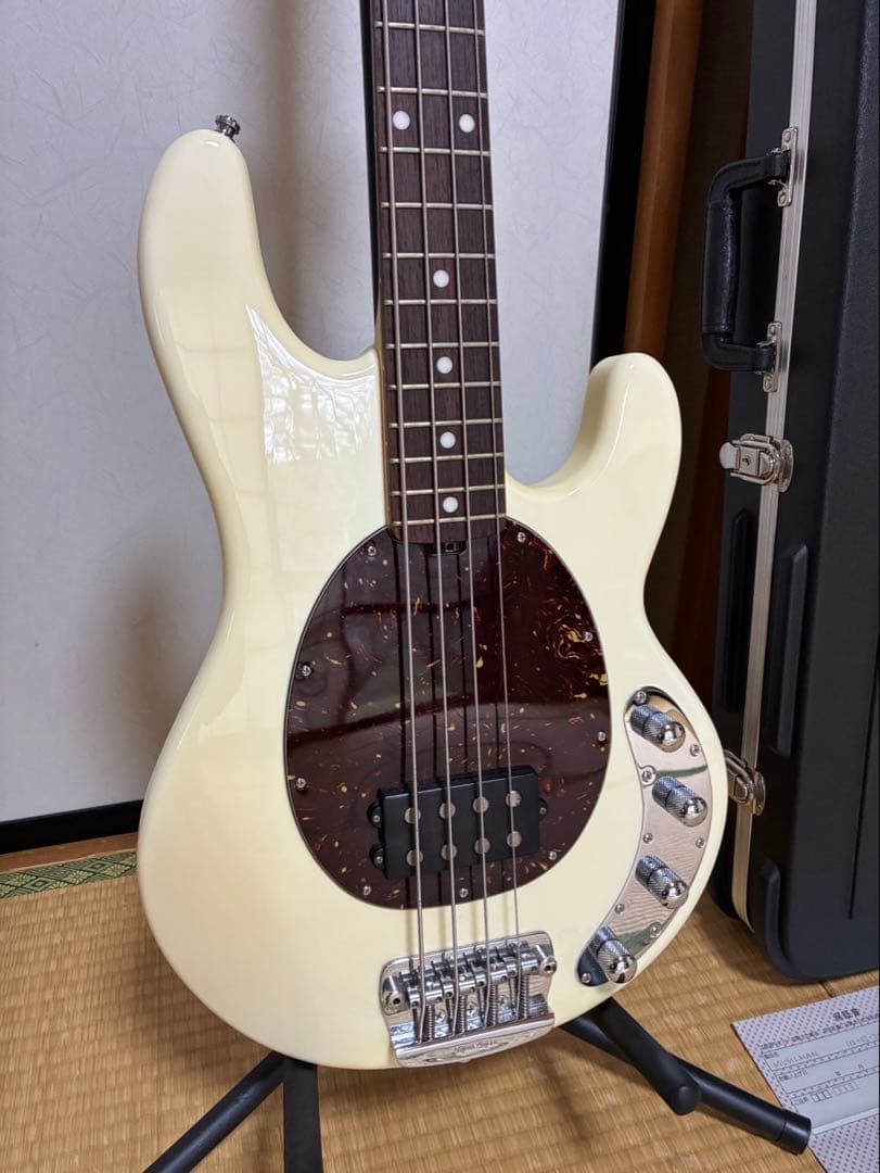 ヒロ　MUSICMAN Stingray4 White Rose
