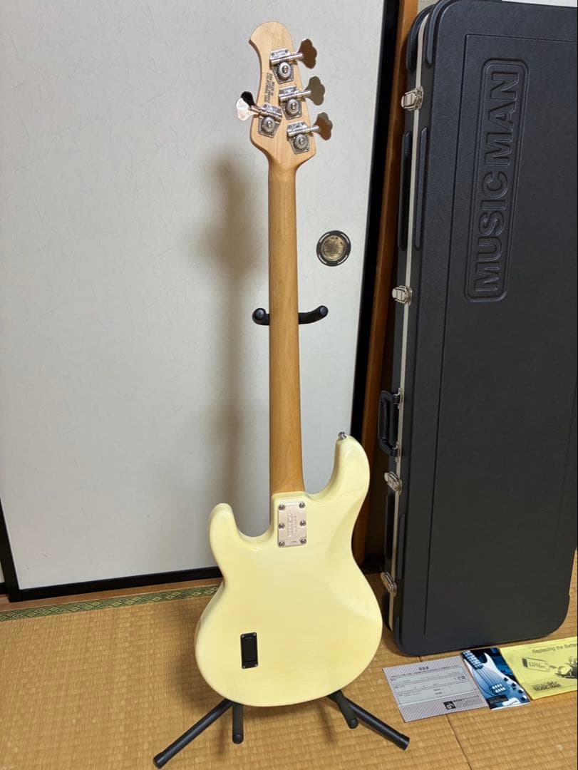 ヒロ　MUSICMAN Stingray4 White Rose