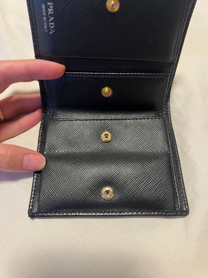 PRADA プラダ サフィアーノレザー 二つ折り財布 ブラック ゴールドロゴ