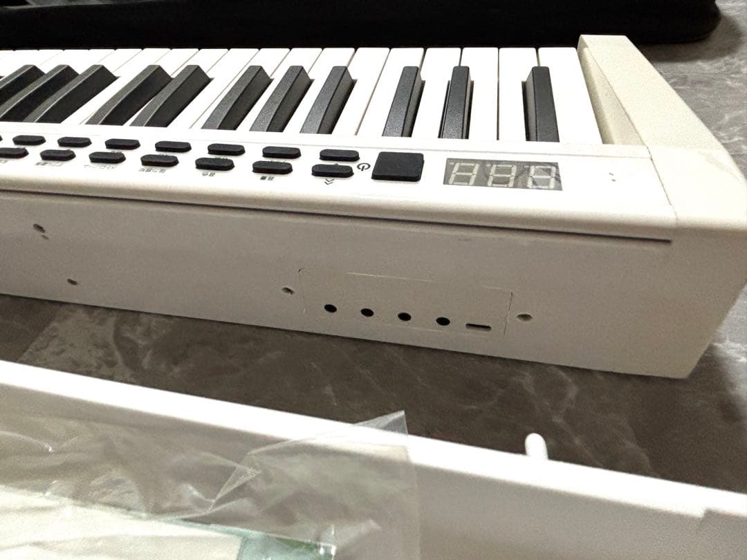 Carina 電子ピアノ 88鍵盤 ホワイト 充電式 スリム AF0088C