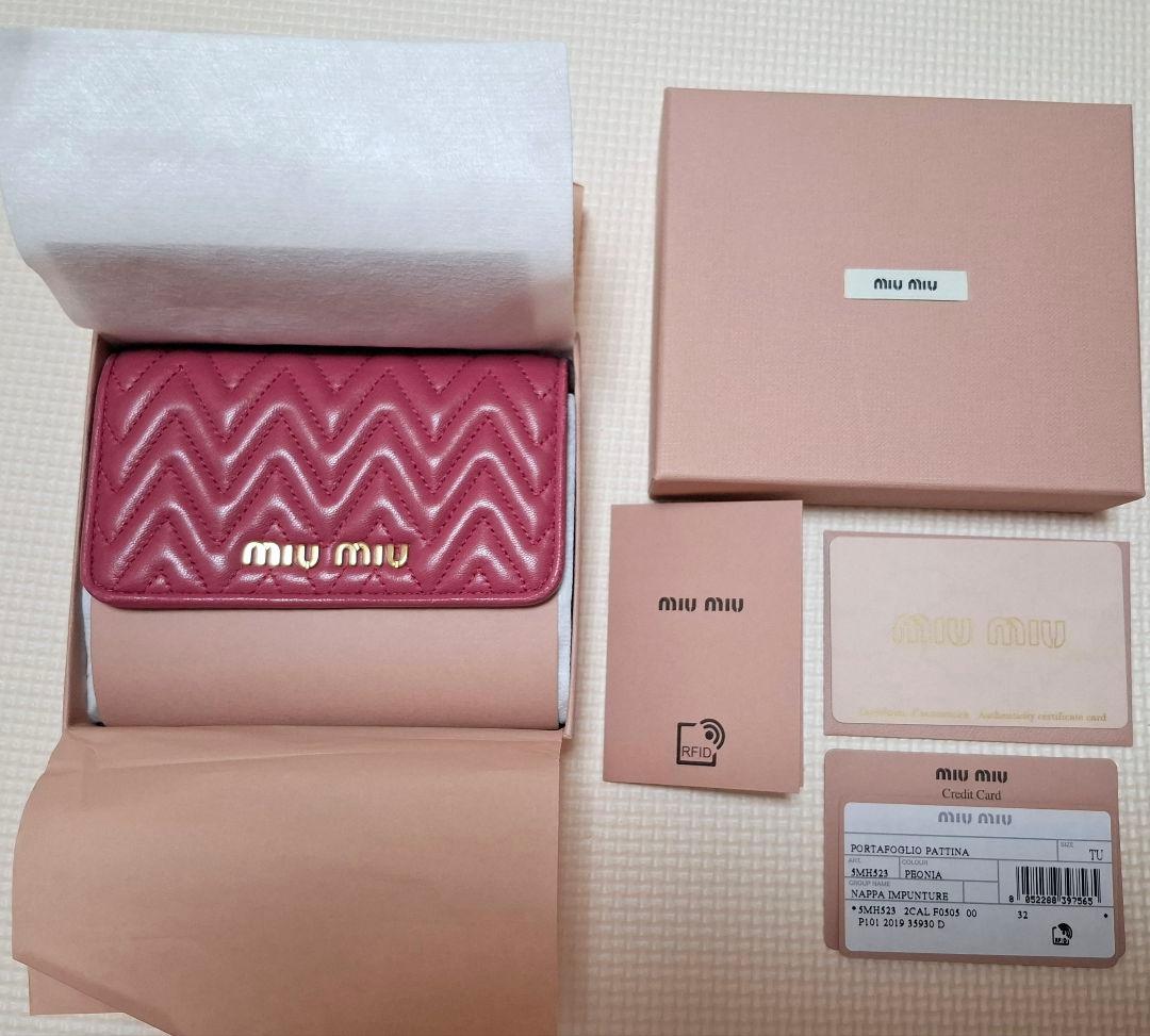 【momo】miu miu 二つ折り財布 付属品一式 ピンク