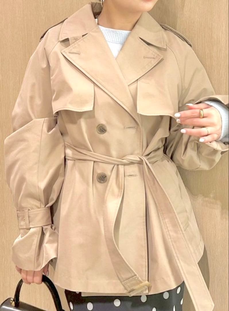 クラシックミドルトレンチコート