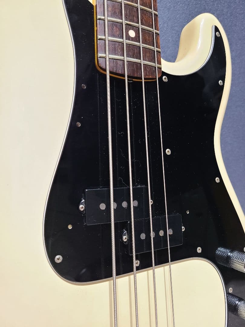 ベース Fender Japan PB70-70US OWH