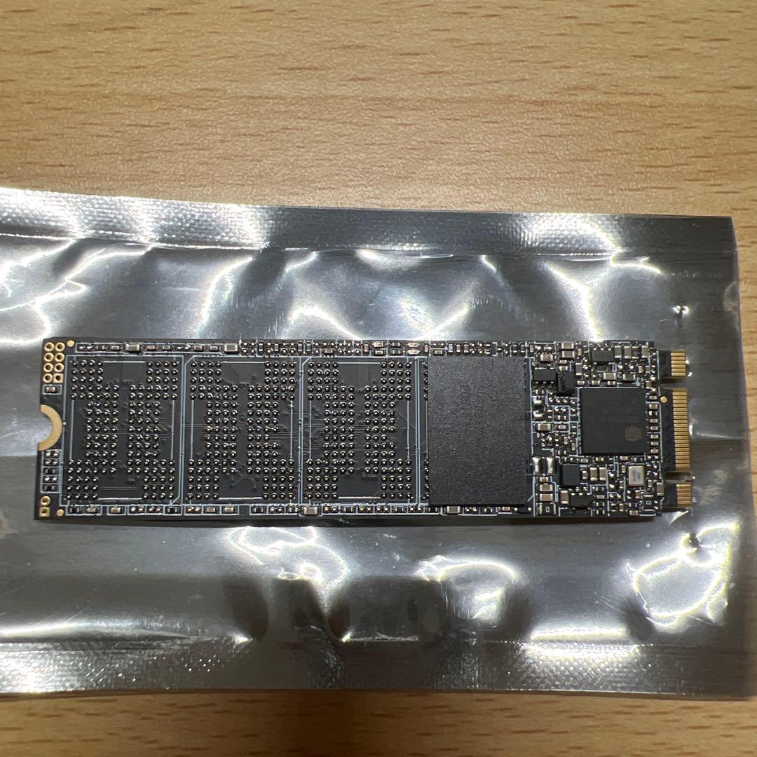 新品 SUNEAST 1TB M.2 SATA SSD SE900423-1TB
